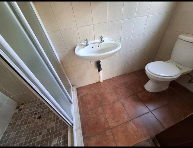 1 BEDROOM FLAT TO LET IN SINOVILLE
